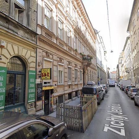Free Parking Basilica Rob'S Home - Ac, Wi-Fi, Smart Tv Budapest Kültér fotó