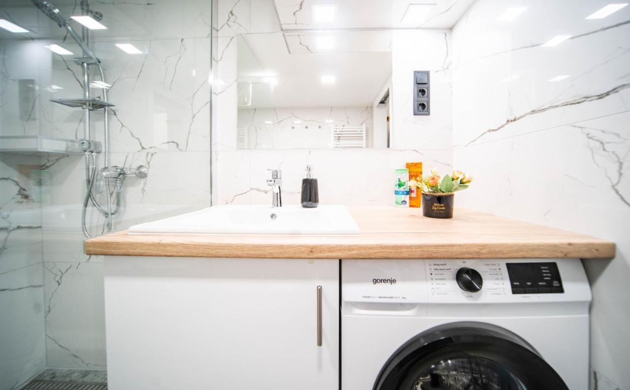 Free Parking Basilica Rob'S Home - Ac, Wi-Fi, Smart Tv Budapest Kültér fotó