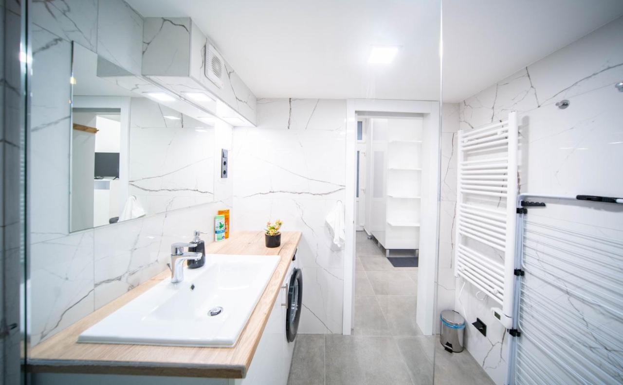 Free Parking Basilica Rob'S Home - Ac, Wi-Fi, Smart Tv Budapest Kültér fotó